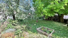 Family home with 6 rooms - 5 bedrooms - 234 m² of living space - garages and enclosed garden in PORT D'ENVAUX (17)