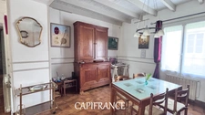 Family home with 6 rooms - 5 bedrooms - 234 m² of living space - garages and enclosed garden in PORT D'ENVAUX (17)