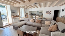 Charentaise stone house - in the heart of the village - 120 m² of living space - 5 bedrooms, 3 of which are in the converted attic