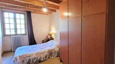 Ensemble immobilier : maison + gîte + annexe + garage, atelier et jardin clos à  NIEUL LES SAINTES (17)