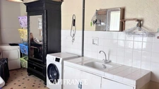 Family home with 6 rooms - 5 bedrooms - 234 m² of living space - garages and enclosed garden in PORT D'ENVAUX (17)