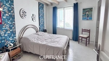 Family home with 6 rooms - 5 bedrooms - 234 m² of living space - garages and enclosed garden in PORT D'ENVAUX (17)