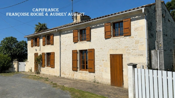 Ensemble immobilier : maison + gîte + annexe + garage, atelier et jardin clos à  NIEUL LES SAINTES (17)
