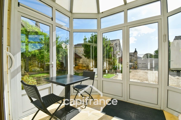 Maison de caractère avec 4 chambres - 6pièces - 268 m² habitables - piscine - jardin et dépendances à BIGNAY