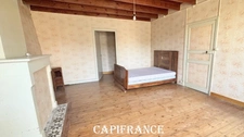 Charentaise stone house to renovate - 9 rooms - 190 m² of living space - 5 bedrooms - Outbuildings & Convertible attic - MORAGNE (17)