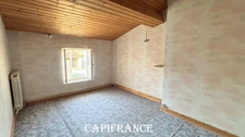 Charentaise stone house to renovate - 9 rooms - 190 m² of living space - 5 bedrooms - Outbuildings & Convertible attic - MORAGNE (17)