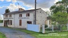 Ensemble immobilier : maison + gîte + annexe + garage, atelier et jardin clos à  NIEUL LES SAINTES (17)