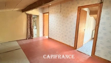 Charentaise stone house to renovate - 9 rooms - 190 m² of living space - 5 bedrooms - Outbuildings & Convertible attic - MORAGNE (17)