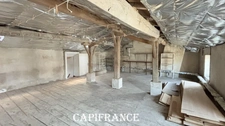 Charentaise stone house to renovate - 9 rooms - 190 m² of living space - 5 bedrooms - Outbuildings & Convertible attic - MORAGNE (17)