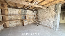 Charentaise stone house to renovate - 9 rooms - 190 m² of living space - 5 bedrooms - Outbuildings & Convertible attic - MORAGNE (17)