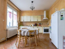 Grande maison de village 5 chambres avec jardin – Centre de Lacaune