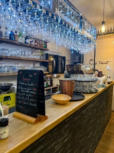 À VENDRE – RESTAURANT CAVE À VIN AVEC GRANDE TERRASSE À MAZAMET