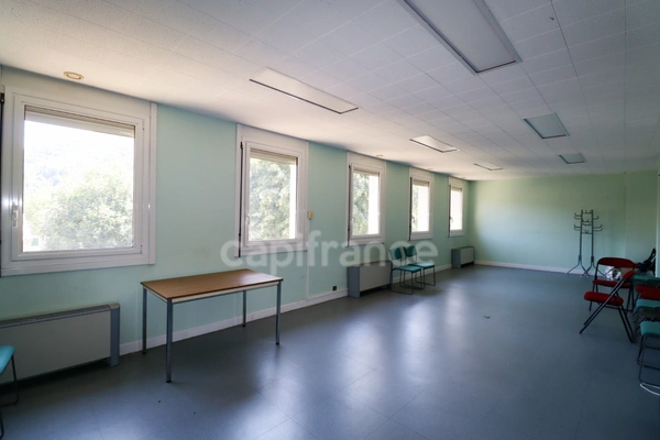 À vendre – Plateau de 170 m² au 2e étage, idéal logements ou bureaux – Mazamet centre