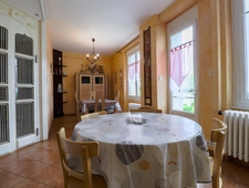 Grande maison de village 5 chambres avec jardin – Centre de Lacaune