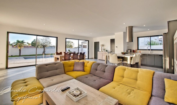 Dpt Charente Maritime (17), à vendre proche de LA ROCHELLE maison P7 de 153,7 m² - Terrain de 568,00 m² - Plain pied