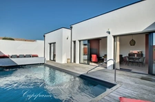 Maison à vendre 6 pièces, contemporaine de plain-pied 2022, sans vis-à-vis, avec piscine proche de La Rochelle.