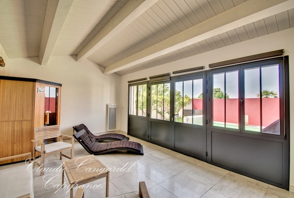 Villa contemporaine de plain-pied, proche LA ROCHELLE, 4 chambres, avec piscine, sans vis à vis, à deux pas de l’océan