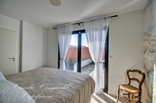 Maison à vendre 6 pièces, contemporaine de plain-pied 2022, sans vis-à-vis, avec piscine proche de La Rochelle.