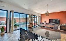 Maison à vendre 6 pièces, contemporaine de plain-pied 2022, sans vis-à-vis, avec piscine proche de La Rochelle.