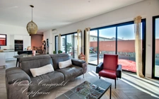 Maison à vendre 6 pièces, contemporaine de plain-pied 2022, sans vis-à-vis, avec piscine proche de La Rochelle.