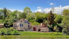 Propriété de charme en bord de rivière, avec activité de gîte Les HERBIERS (85)