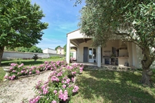 Maison à vendre de 217 m² au calme, sur plus de 2 100 m² de parcelle, à 7 min de Châtelaillon-Plage