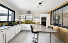 Villa contemporaine de plain-pied, proche LA ROCHELLE, 4 chambres, avec piscine, sans vis à vis, à deux pas de l’océan