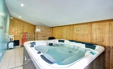 Propriété de charme en bord de rivière, avec activité de gîte Les HERBIERS (85)