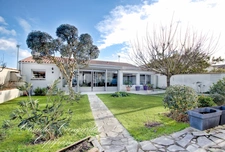 Maison à vendre de PLAIN PIED, 153m² habitable, 6 pièces, proche commerces à  NIEUL SUR MER (17)