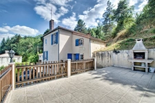 Propriété de charme en bord de rivière, avec activité de gîte Les HERBIERS (85)