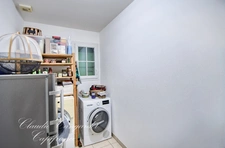 Maison de plain-pied lumineuse dans un village côtier prisé, à 5 min de La Rochelle et de l’île de Ré. Calme, jardin, 4 chambres. Coup de cœur assuré.
