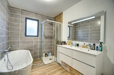 Dpt Charente Maritime (17), for sale near LA ROCHELLE house P7 of 153.7 m² - Land of 568.00 m² - Single storey