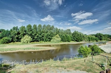 Propriété de charme en bord de rivière, avec activité de gîte Les HERBIERS (85)
