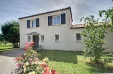 Maison à vendre de 217 m² au calme, sur plus de 2 100 m² de parcelle, à 7 min de Châtelaillon-Plage