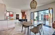Maison à vendre 6 pièces, contemporaine de plain-pied 2022, sans vis-à-vis, avec piscine proche de La Rochelle.