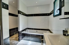 Villa contemporaine de plain-pied, proche LA ROCHELLE, 4 chambres, avec piscine, sans vis à vis, à deux pas de l’océan