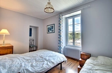 Propriété de charme en bord de rivière, avec activité de gîte Les HERBIERS (85)