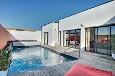 Maison à vendre 6 pièces, contemporaine de plain-pied 2022, sans vis-à-vis, avec piscine proche de La Rochelle.