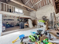 Maison à vendre 7 pièces YEVRE LA VILLE (45), Propriété en Pierres apparentes, 5 chambres, Grange, Piscinable, Grand séjour.