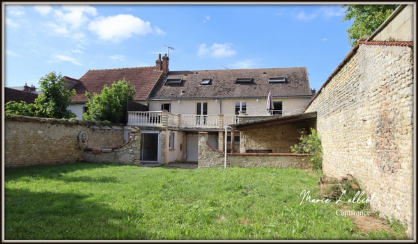 Dpt Loiret (45), à vendre PITHIVIERS immeuble, Appartement 3ch, studio en RDC, parling, jardin clos