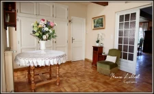 House for sale, 12 rooms, large living room, 6 bedrooms, tennis court, woods, stream