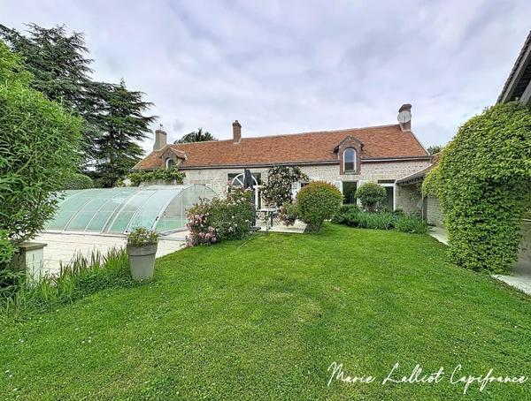 Propriété Pierres apparentes, 242m², 5 chambres, Dortoir enfant et mezzanine, Loiret, Piscine, Jacuzzi, Terrain de tennis, Garage, CarPort