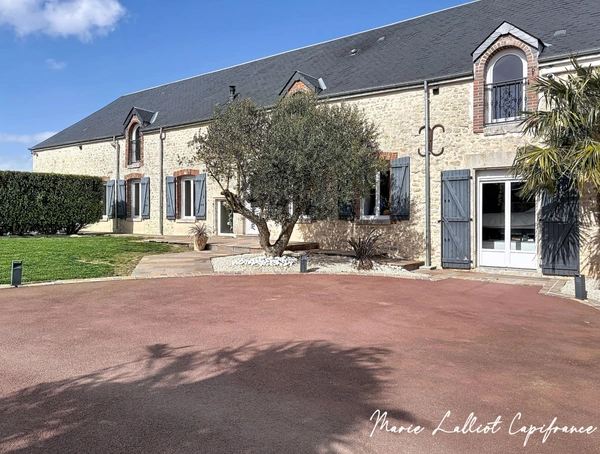 Maison à vendre 7 pièces Chartres,(28), 250m² hab, Grand Séjour de 60m², 5 chambres, 3 salles d'eau, 3 Garages