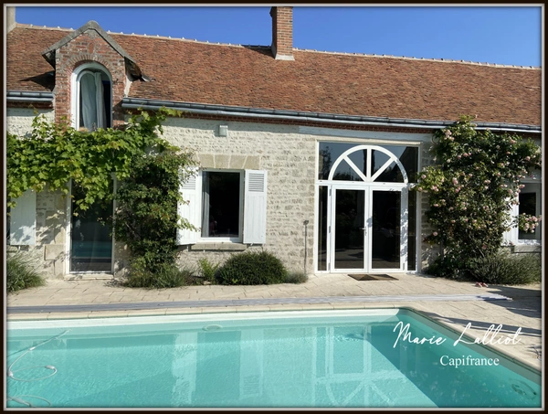 Propriété Pierres apparentes, 242m², 5 chambres, Dortoir enfant et mezzanine, Loiret, Piscine, Jacuzzi, Terrain de tennis, Garage, CarPort