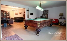 House for sale, 12 rooms, large living room, 6 bedrooms, tennis court, woods, stream