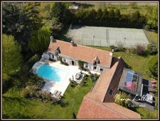 Property Exposed stones, 242m², 5 bedrooms, Children's dormitory and mezzanine, Loiret, Swimming pool, Jacuzzi, Tennis court, Garage, Car Port