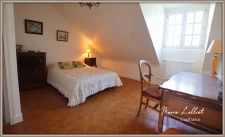 House for sale, 12 rooms, large living room, 6 bedrooms, tennis court, woods, stream