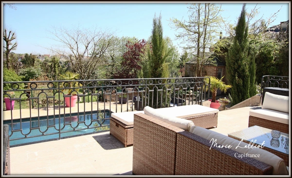 Maison à vendre 11 pièces PITHIVIERS (45), 265m², 5 chambres, séjour 45m², piscine, garage, parc arboré de 2500m², sous-sol