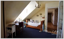 House for sale, 12 rooms, large living room, 6 bedrooms, tennis court, woods, stream