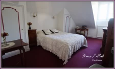 House for sale, 12 rooms, large living room, 6 bedrooms, tennis court, woods, stream